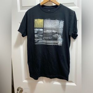 Black surfing tee